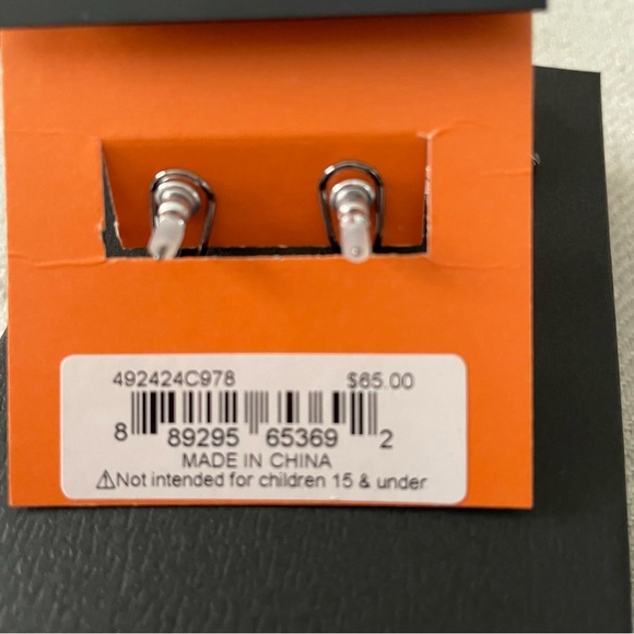 BETSEY JOHNSON Halloween Ghoul Friends hand drop Skeleton Hands earrings NWT - Picture 4 of 6